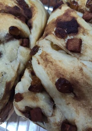 A picture of Apple cinnamon sour dough bread.