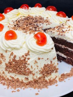 A picture of Chocolate Cake with Fresh Cream - Rice Cooker Recipe, Very Soft Texture.