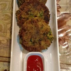 A picture of Chole Palak Tikki.
