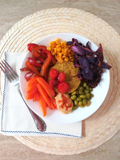 Una foto de Bol de verduras asadas con quinoa