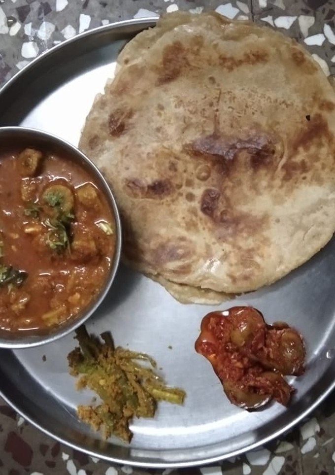 બેસન ગટ્ટા (Besan Gatta recipe in Gujarati) રેસીપી મુખ્ય ફોટો