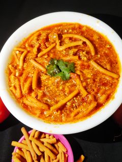 शेव- टमाटर भाजी (sev tamatar bhaji recipe in marathi) रेसिपी चे मुख्य फोटो