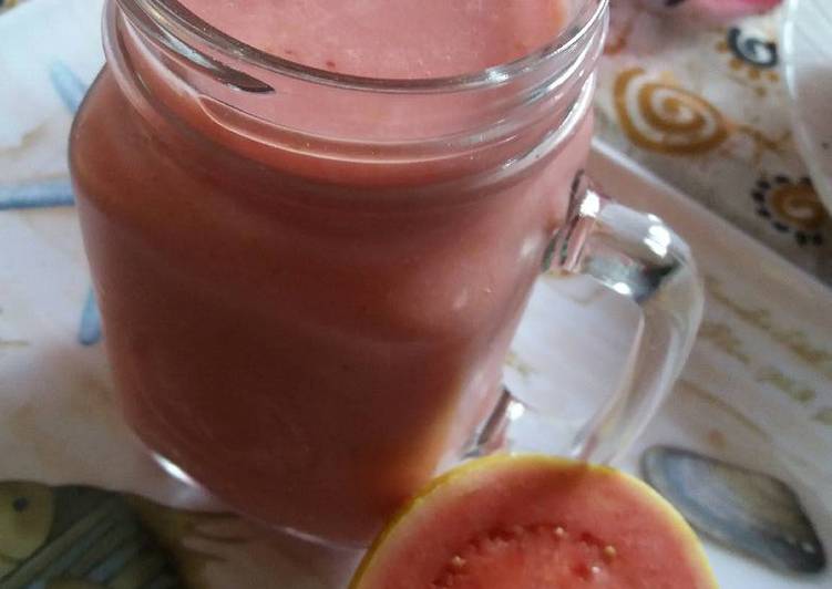 Guava juice with tamarillo