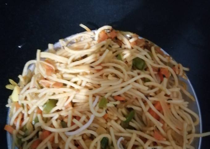 Veg hakka noodles