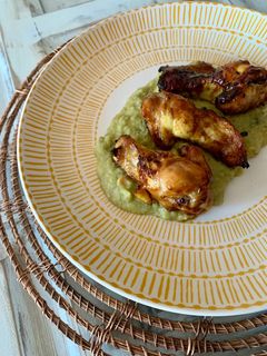 Una foto de Alitas de pollo con miel, limón y soja
