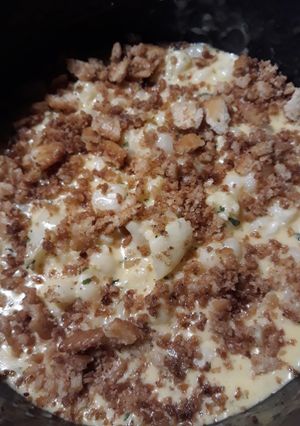 A picture of Hominy and Cauliflower in a Cheesey Sauce.