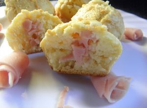 Una foto de Muffins salados con corazón de queso y jamón