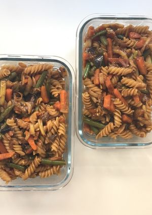 Una foto de Espirales integrales con verduras salteadas
