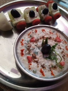 खीरे का रायता (Kheere Ka raita recipe in hindi) रेसिपी मुख्य फोटो