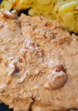 Una foto de Lomo con salsa de almendras