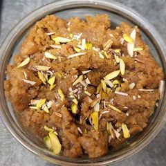 A picture of Rajgira flour halwa / sheera.