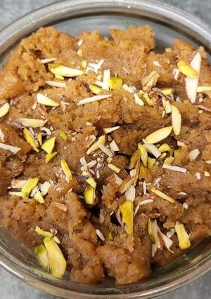 A picture of Rajgira flour halwa / sheera.