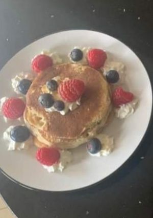 વેનીલા પેન કેક (Vanilla Pan Cake Recipe In Gujarati) રેસીપી મુખ્ય ફોટો