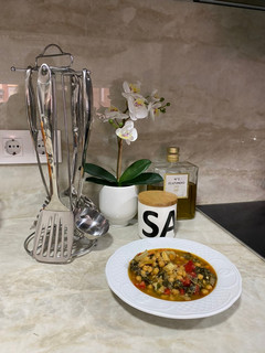Una foto de Potaje de Garbanzos con Acelgas y Bacalao Extremeño. Potaje de Semana Santa