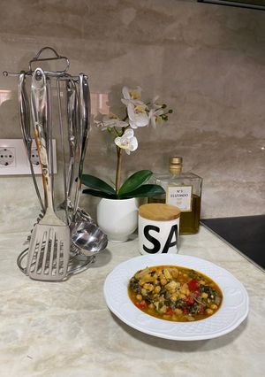 Una foto de Potaje de Garbanzos con Acelgas y Bacalao Extremeño. Potaje de Semana Santa