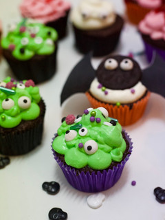 Una foto de Cupcakes decorados de Halloween 🎃