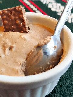 Una foto de Mousse de turrón Suchard