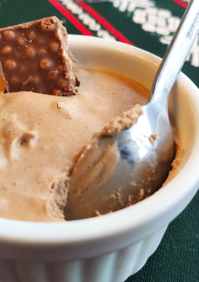 Una foto de Mousse de turrón Suchard
