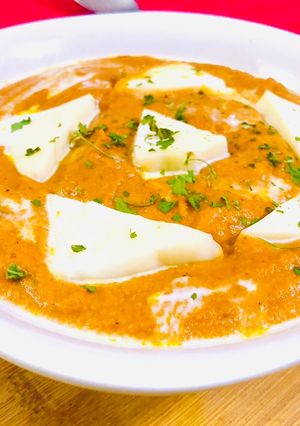 A picture of Restaurant style Paneer Makhani.