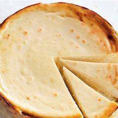 A picture of My grandma's cheesecake.