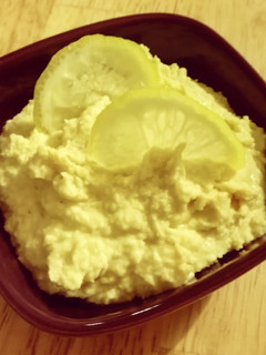 Una foto de Hummus de garbanzos al limón