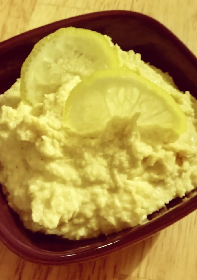 Una foto de Hummus de garbanzos al limón