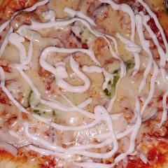A picture of Chicken tikka creamy pizza.