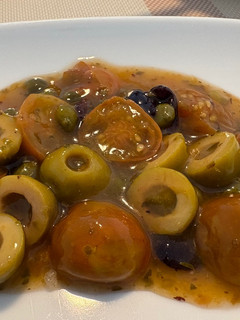 Una foto de Salsa de tomatitos cherry con aceitunas y alcaparras