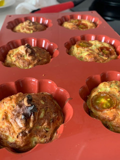 Una foto de Muffins saludables de calabacín y queso