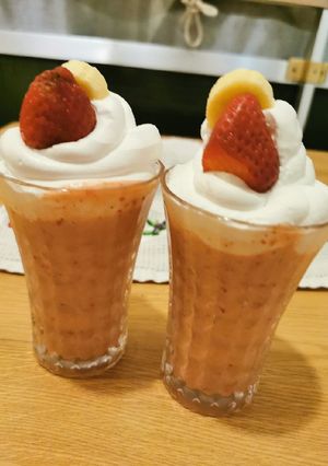 صورة لوصفة عصير كوكتيل موز وفريز 😋