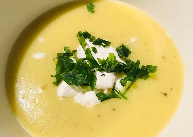 Vegan potato and leek soup with crumbled “feta”