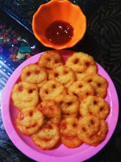 पोटैटो स्माइली (Potato smiley recipe in HIndi) रेसिपी मुख्य फोटो