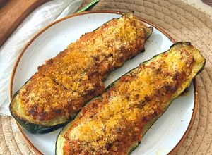 Foto principal de Calabacines rellenos gratinados con levadura nutricional en Airfryer