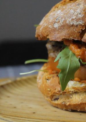 Una foto de 😉 Hamburguesa de lentejas y arroz vegana - 👉 Recetas hamburguesas veganas