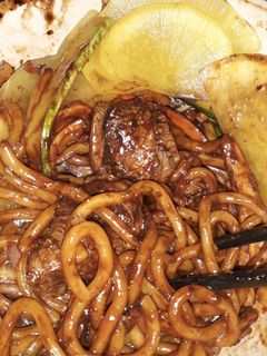 Hình của món 우돈 자장면 - Mì Udon tương đen.