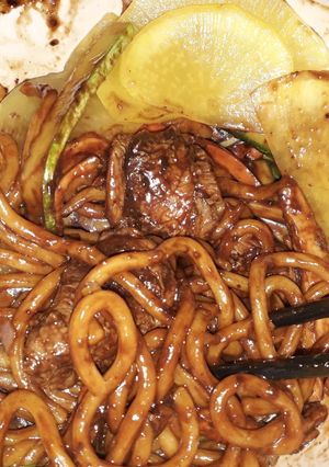 Hình của món 우돈 자장면 - Mì Udon tương đen.