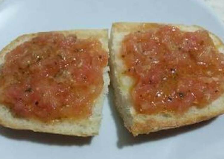 Pan con tomate
