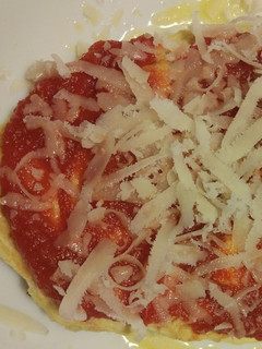 Una foto de Tortilla de espinacas con tomate y queso, gratinada