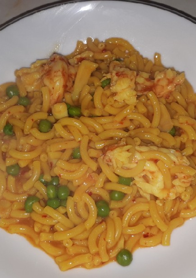 Una foto de Fideuá de marisco😊😋