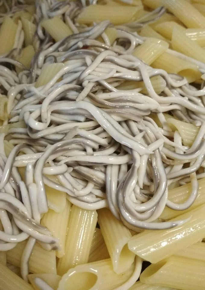 Una foto de Macarrones con gulas