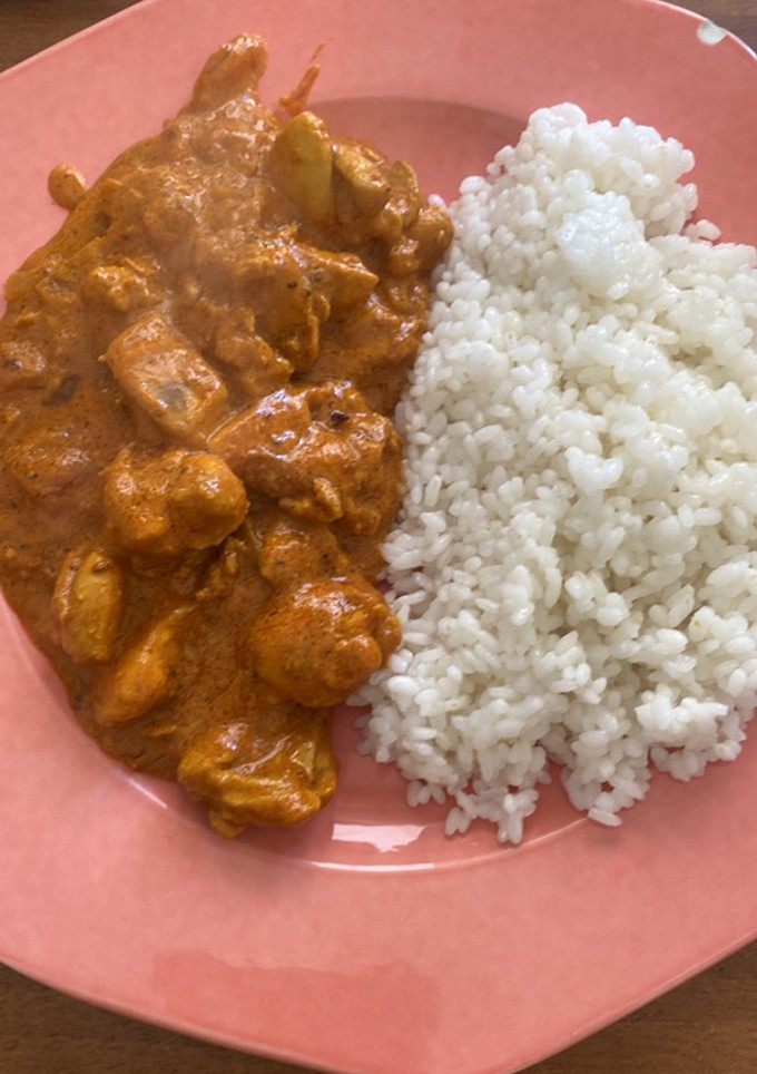 Una foto de Pollo butter chicken