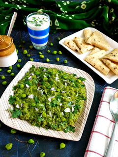 લીલા ચણાનું શાક (Green chana sabji recipe in Gujarati) રેસીપી મુખ્ય ફોટો