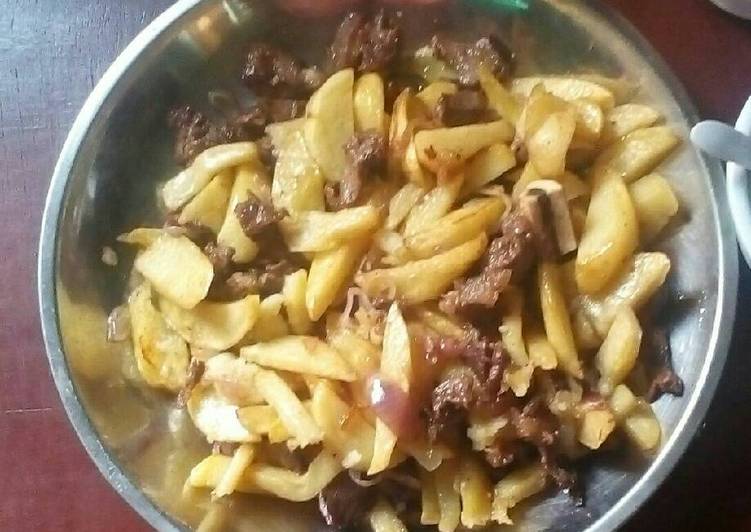 Step-by-Step Guide to Make Speedy Fried beef with potatoes