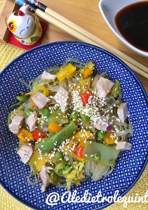 Foto di Noodles con verdure e tonno