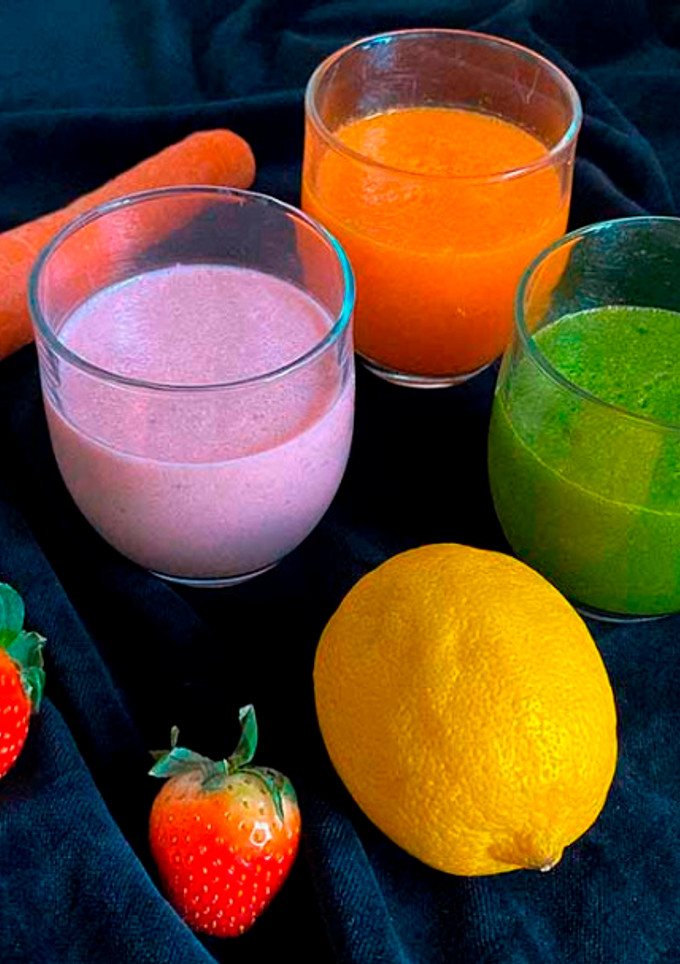Una foto de 3 recetas de batidos saciantes