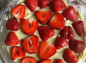 Epres-pisztáciás tiramisu hozzáadott cukor nélkül recept fotója