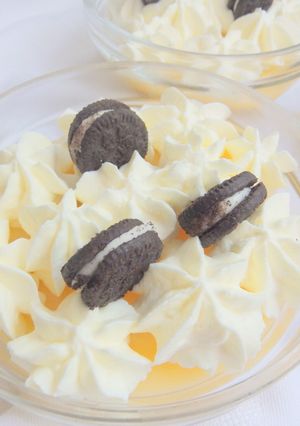 Una foto de Crema de limón con galletas Oreo y nata