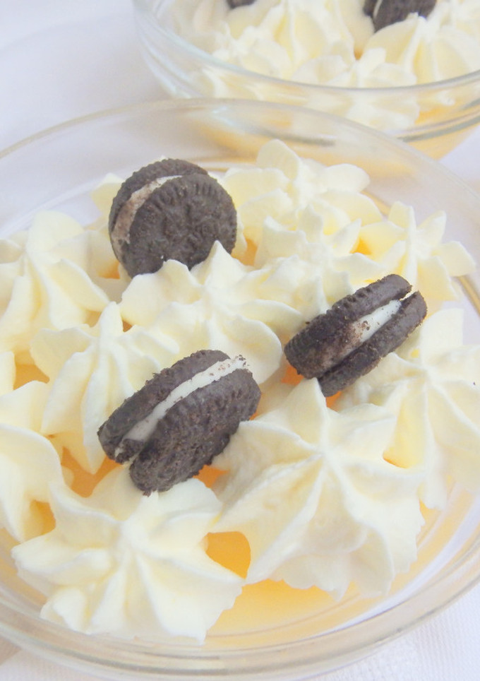 Una foto de Crema de limón con galletas Oreo y nata