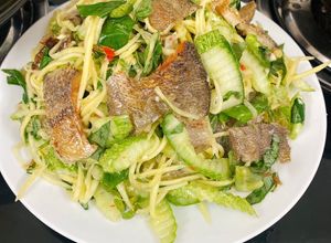 Hình của món Gỏi khô cá sặc.