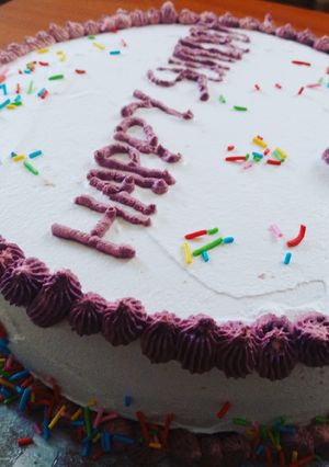 A picture of Strawberry cake with whipping cream decoration.